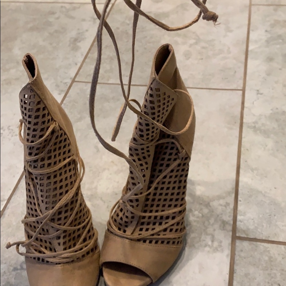 Lace up heels - Picture 3 of 8